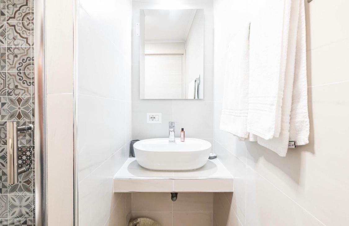 Relais Borbonico Apartment Наполи Екстериор снимка
